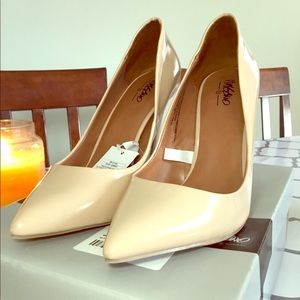 Woman’s Pointed Toe Pumps